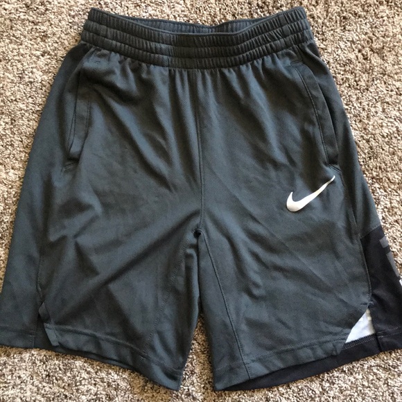 Nike Elite boys shorts - Picture 1 of 3